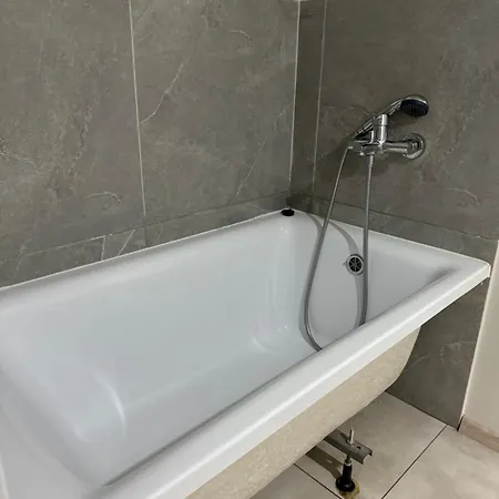 Ul Teligi 4 12 アパート