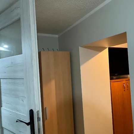 Ul Teligi 4 12 アパート *